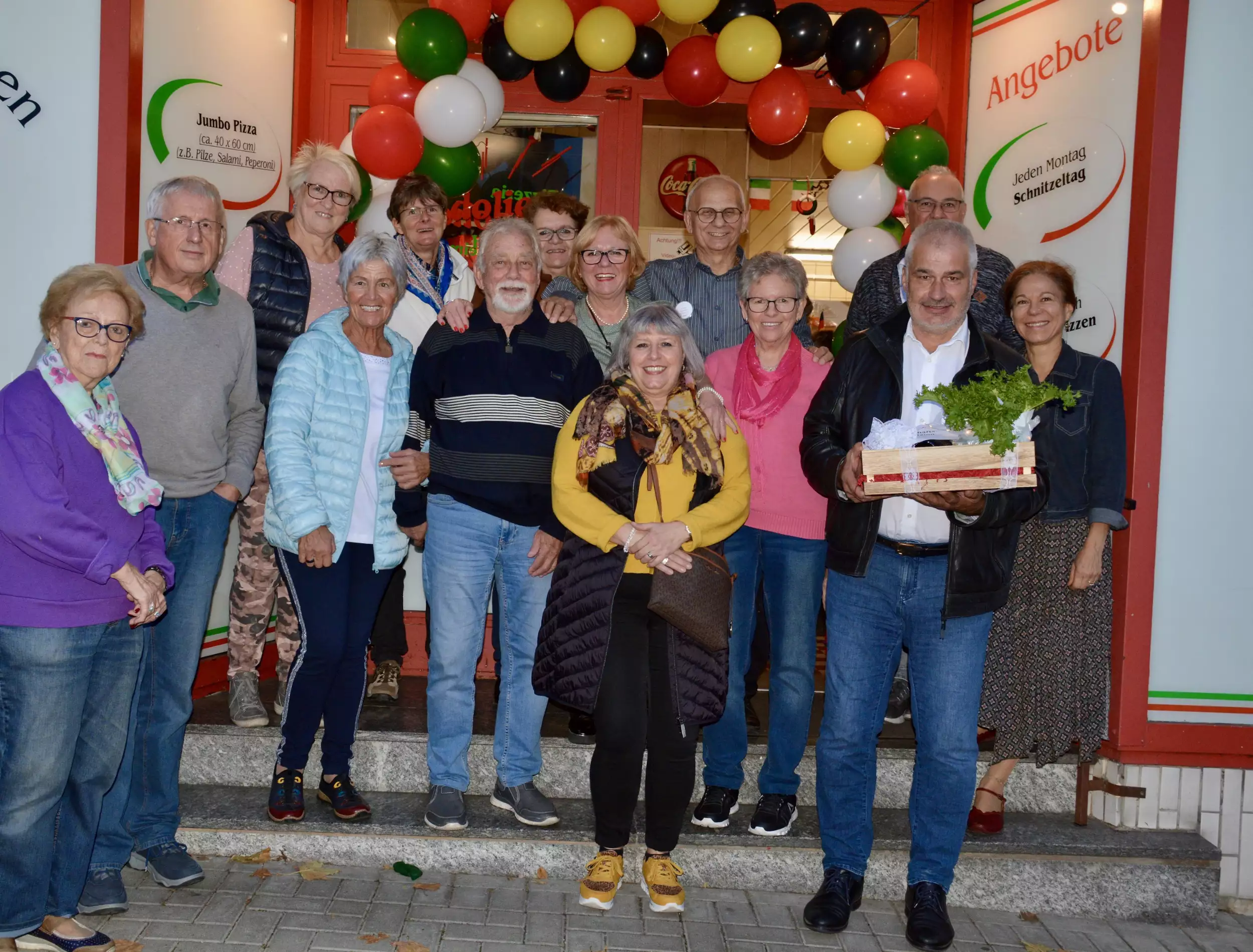 Auch Freunde und Stammkunden waren zum Gratulieren vorbei gekommen © Schenk